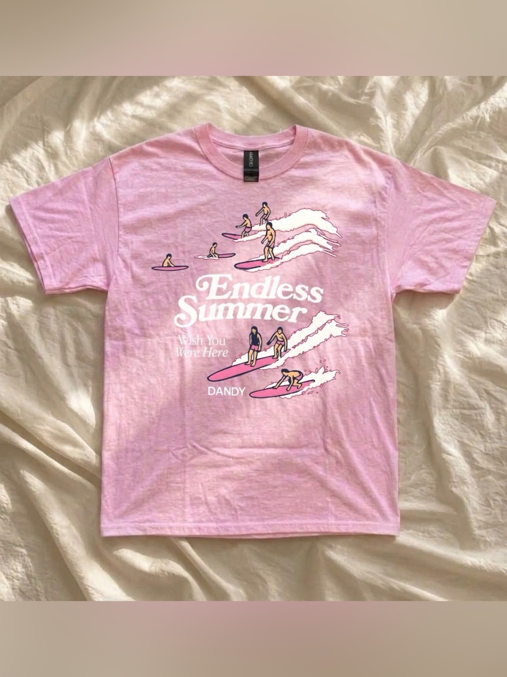 Gildan Endless Summer Graphic Tee in Pink Size Medium Like New